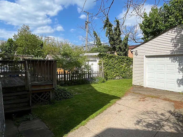 1343 Fry Ave — Photo 3