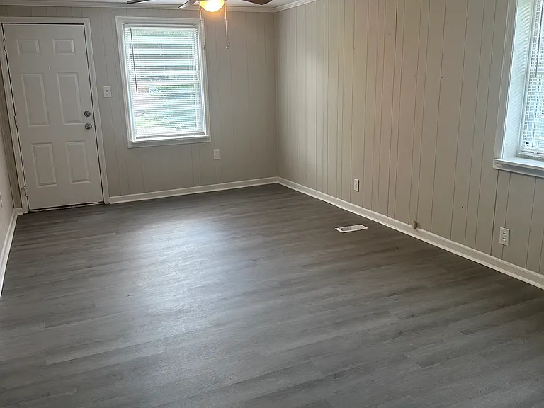 1610 Warren Cir — Photo 11
