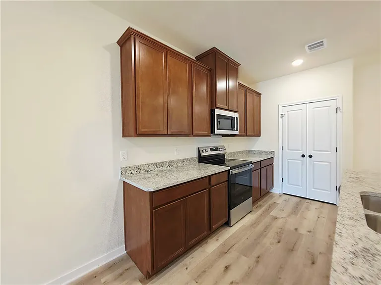 142 E Martin Luther King Dr — Photo 5