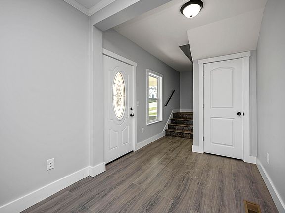 5th image of 213 Richmond St