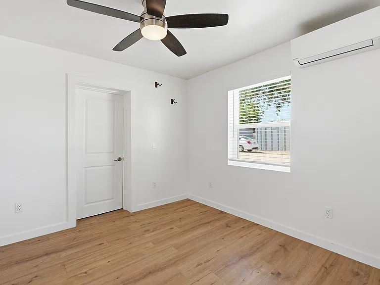 1718 N 26th Pl — Photo 11