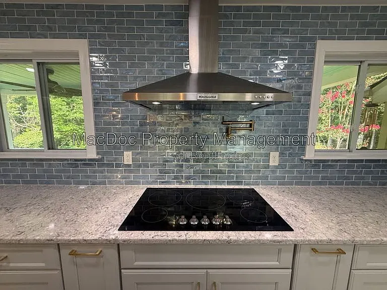 428 Ingleside Dr — Photo 16
