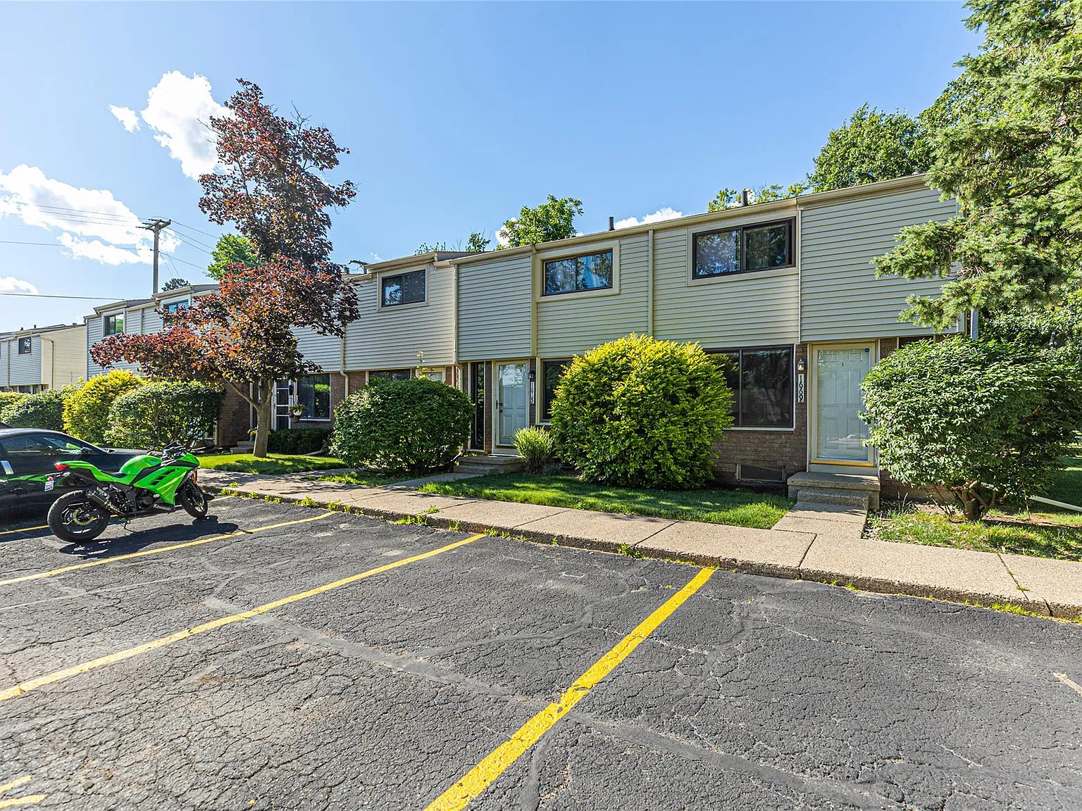 2 bed, 1.5 bath, 982 sqft, $1,800 — Photo 4