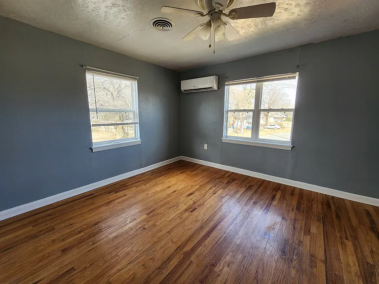 1504 Allen St — Photo 6