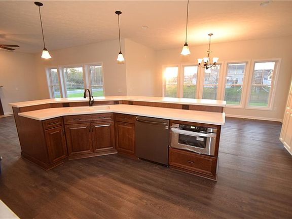 5th image of 58 Christina Dr