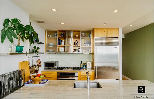 Sold by R New York | media 12