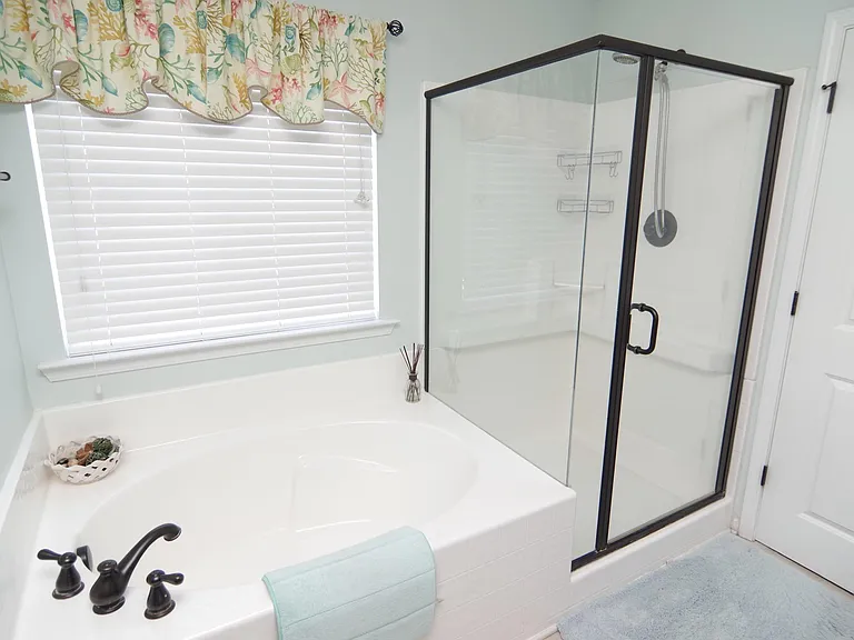 212 Glossy Green Ln — Photo 30