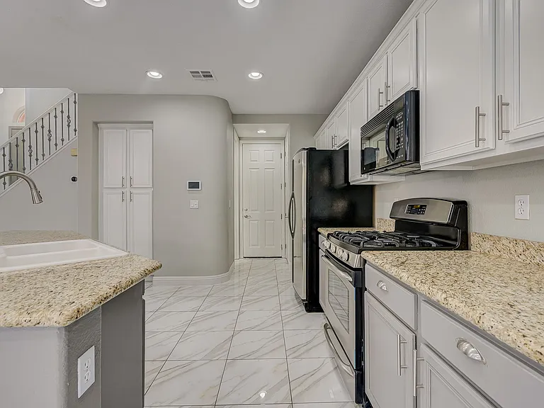 2429 Granada Bluff Ct — Photo 10