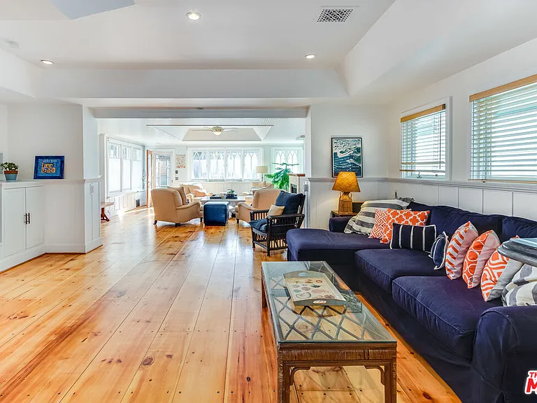 145 Hart Ave — Photo 8