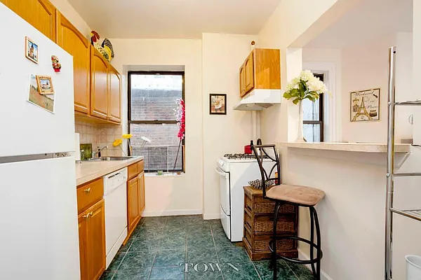 Rented by Town Residential | media 6