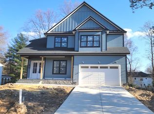 6610 Barrett Rd, Falls Church, VA 22042