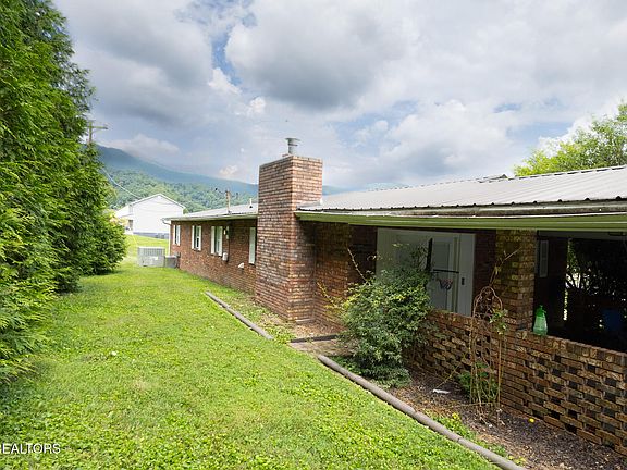 5th image of 539 Fulton Rd