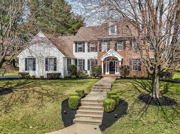 105 Crosspointe Dr, West Chester, PA 19380