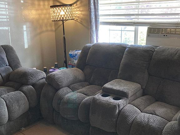 3rd image of 821 W Avenue H8