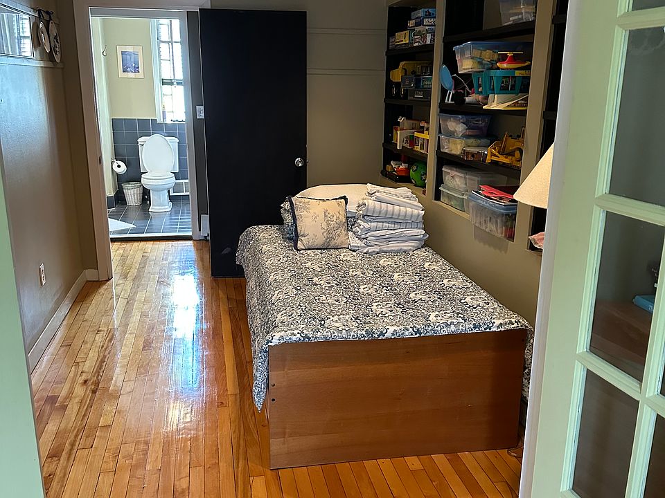 Second bedroom is small, 9 X 11, but very cozy.