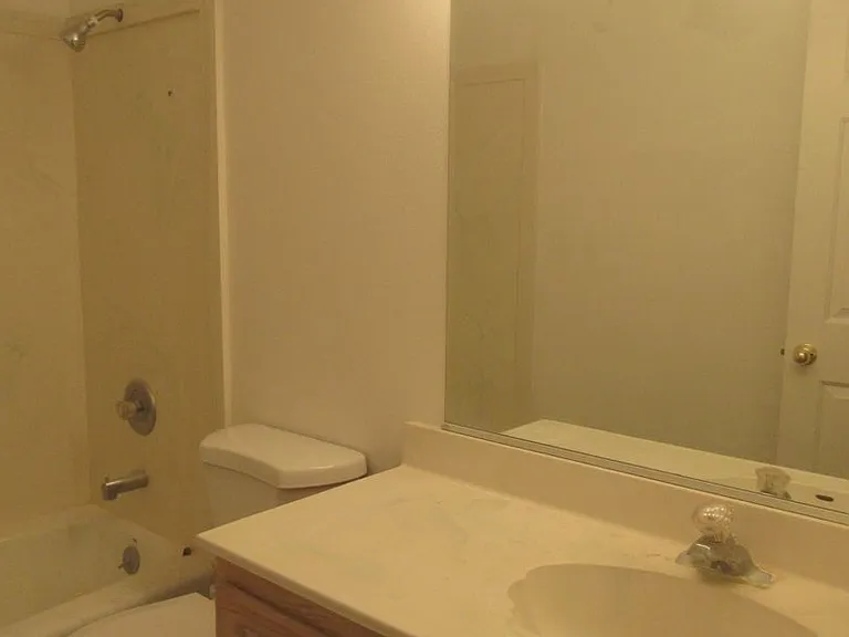 527 E 2015 N — Photo 9