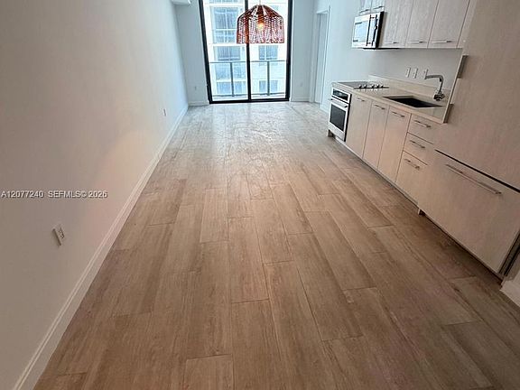 4th image of 55 SW 9th St APT 3609