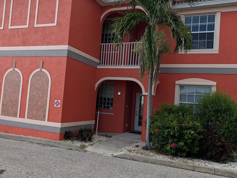 215 Cape Coral Pkwy E #104