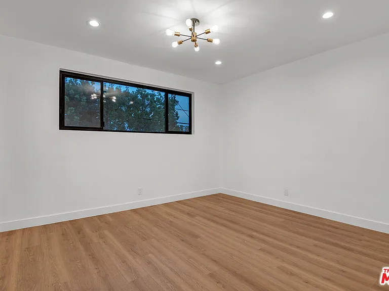 950 Havenhurst Dr #6 — Photo 10