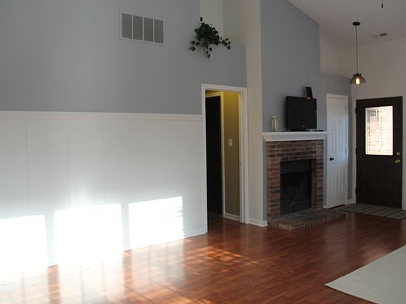 Accent Wall & dr 2 loft/garg