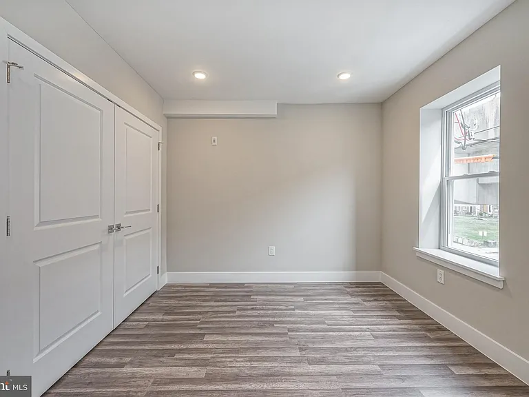1070 N Front St #A — Photo 16