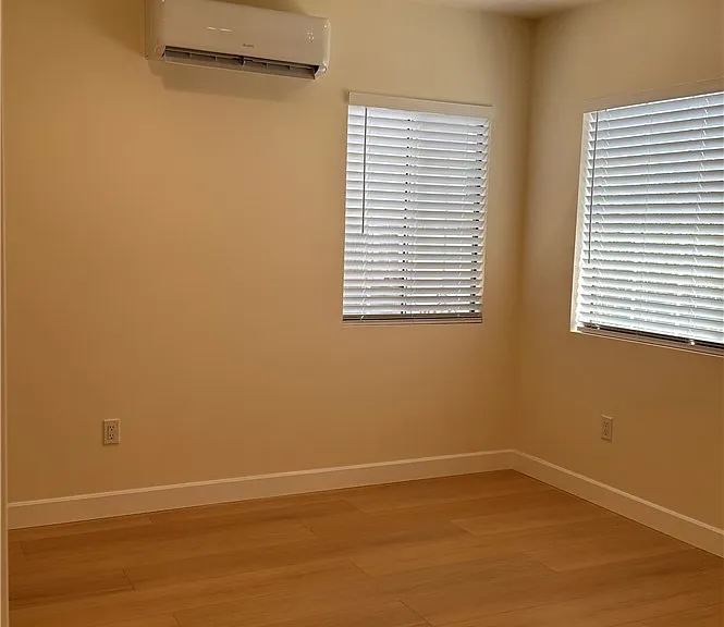 3827 Esmeralda Ave — Photo 5