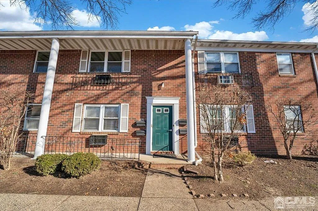 1 bed, 1.0 bath, 672 sqft, $1,900 — Photo 2
