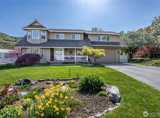 2027 Skyline Dr, Wenatchee, WA 98801