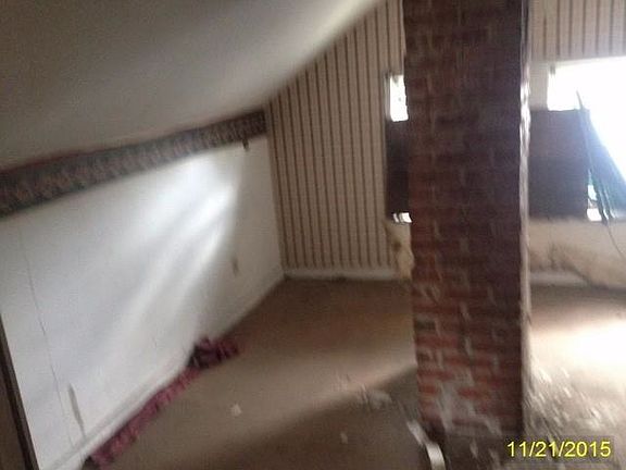 4th image of 501 Garfield St