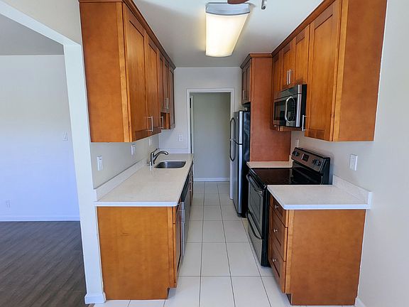 5th image of 1114 Hopkins Ave #7