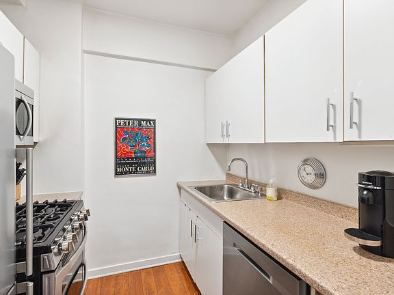 4th image of 301 E 69th St APT 17A