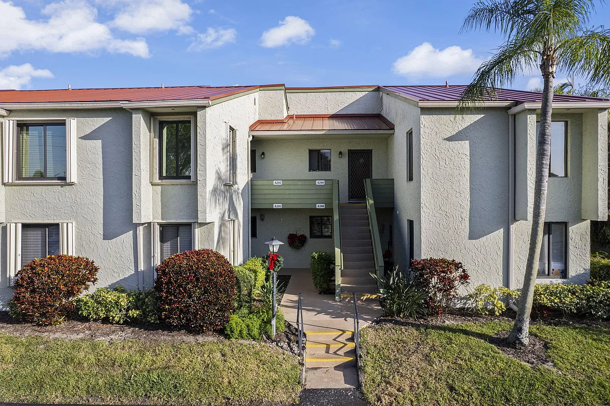 Building Photo - 5473 SE Miles Grant Rd #206