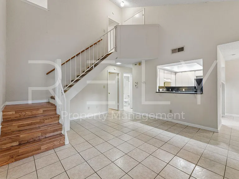 1005 Milford Way #A — Photo 5