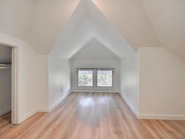 4714 16th Ave NE — Photo 8