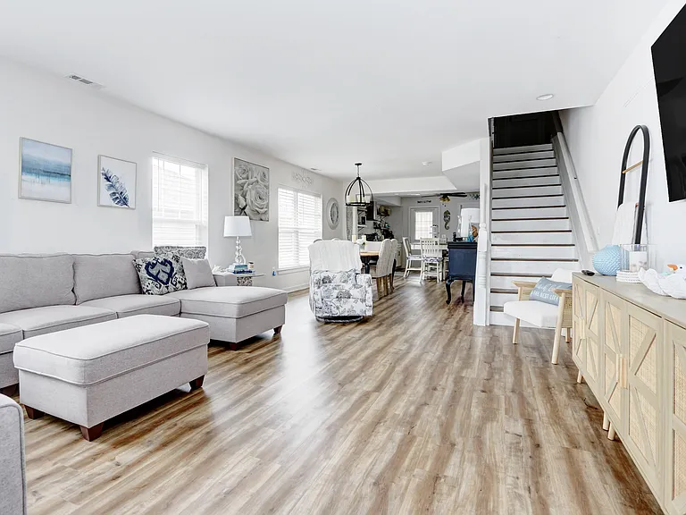 107 Chesapeake Bay Ct — Photo 3
