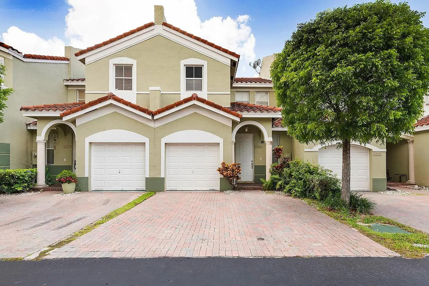 3 bed, 2.5 bath, 1578 sqft, $3,400 — Photo 1
