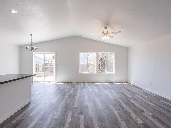 4th image of 11753 Walden St