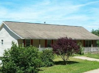 4738 8th St, Caledonia, MI 49316