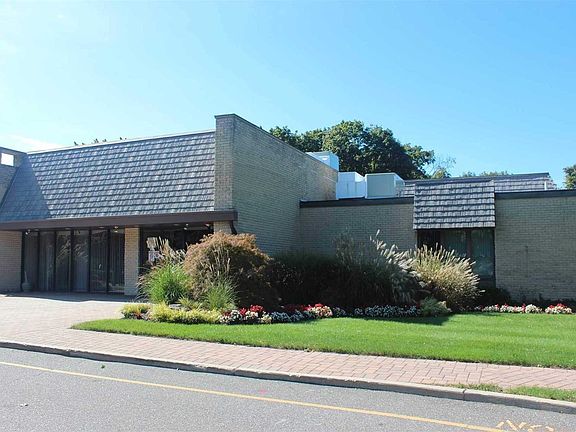 2nd image of 109 Cabot Ct W