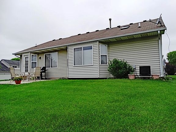 3rd image of 681 Waterford Ln