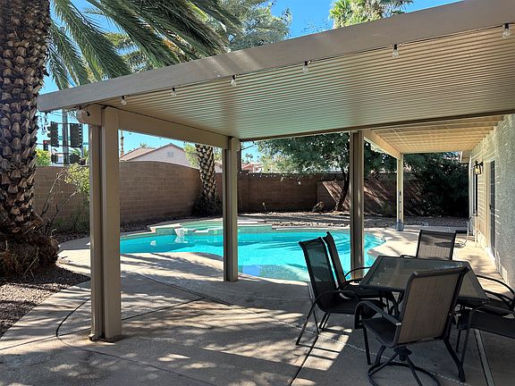 4th image of 301 Laguna Glen Dr