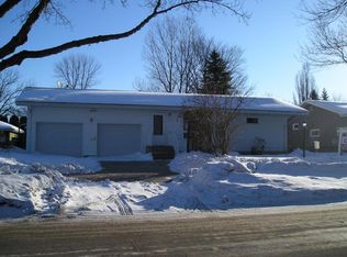 1009 S 19th St, Grand Forks, ND 58201