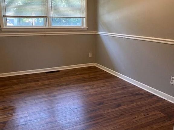 2nd image of 200 Coteau Ln