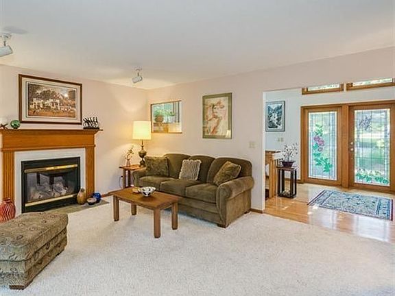 4th image of 6005 Queen Oaks Dr