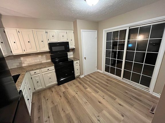 3rd image of 13 Arrowood Dr