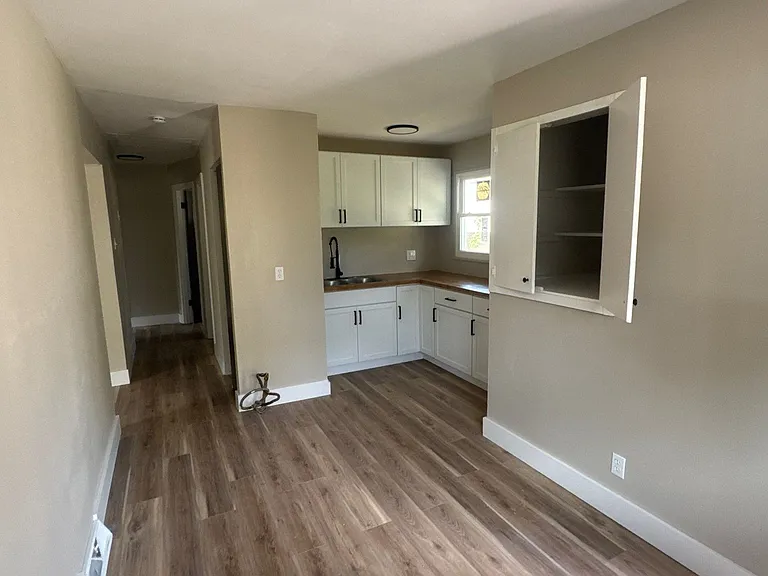 5662 Parchester Dr — Photo 2