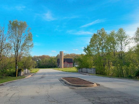 5th image of 211 River Run Dr