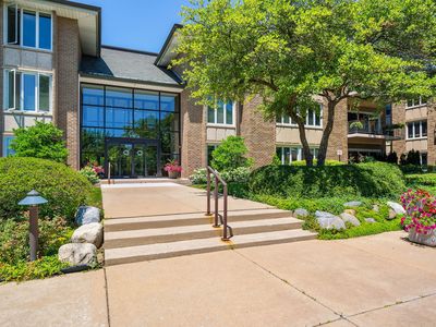 1 Oak Brook Club Dr APT B304, Oak Brook, IL, 60523