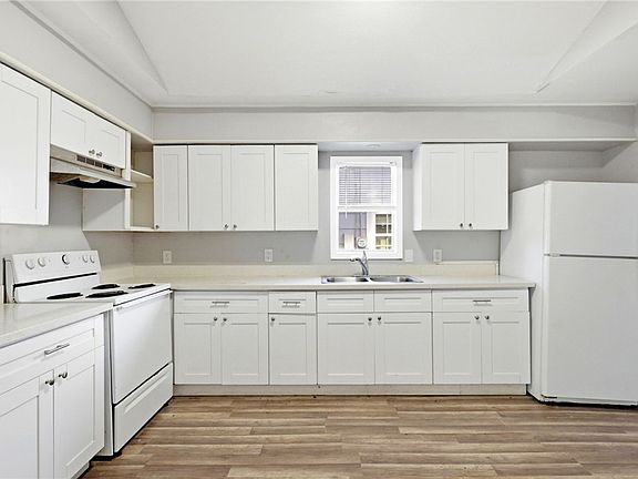 4th image of 4026 Zapata St