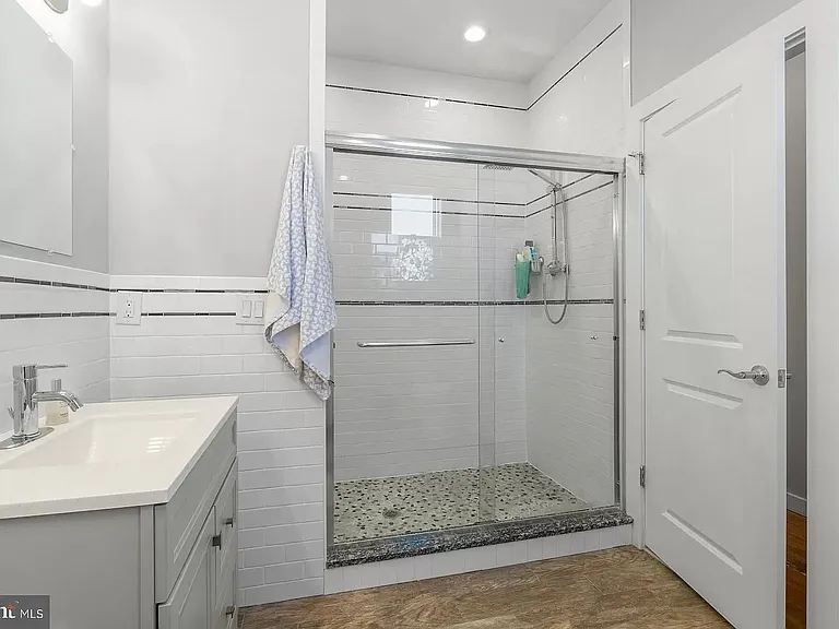 1843 E Oakdale St — Photo 13